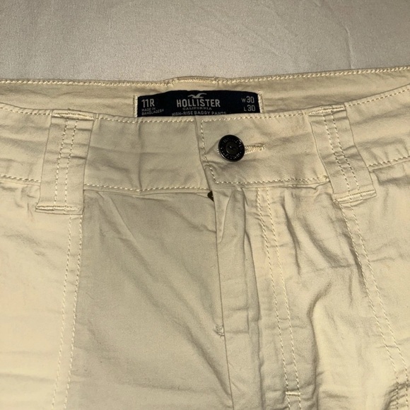 Hollister Women's High Rise Baggy Pants W30 L30 Beige Khaki Cargo Pockets NWOT - Picture 2 of 4